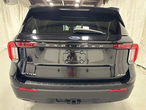 Used 2025 Ford Explorer Active AWD/4WD image 6