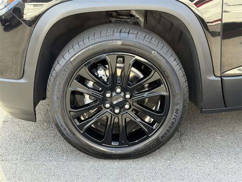 Certified 2023 GMC Acadia SLE w/ Driver Convenience Package image 7