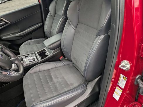 Used 2023 Mitsubishi Outlander SE image 14