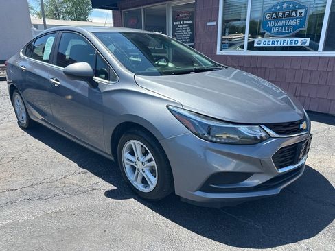 Used 2018 Chevrolet Cruze LT w/ Convenience Package image 1