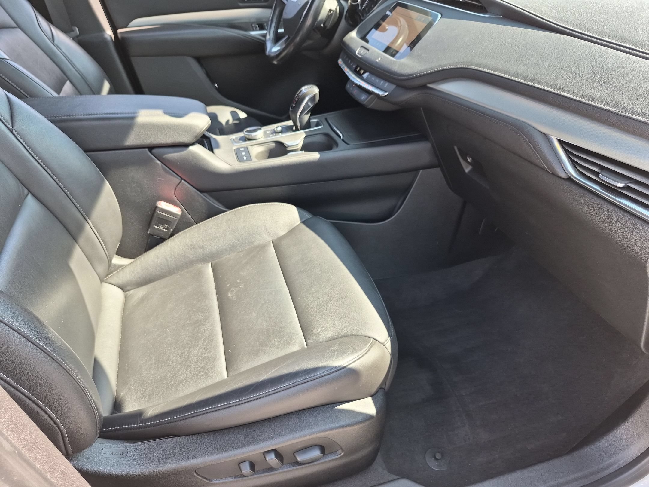 Certified 2019 Cadillac XT4 Premium Luxury w/ Cold Weather Package AWD/4WD image 35