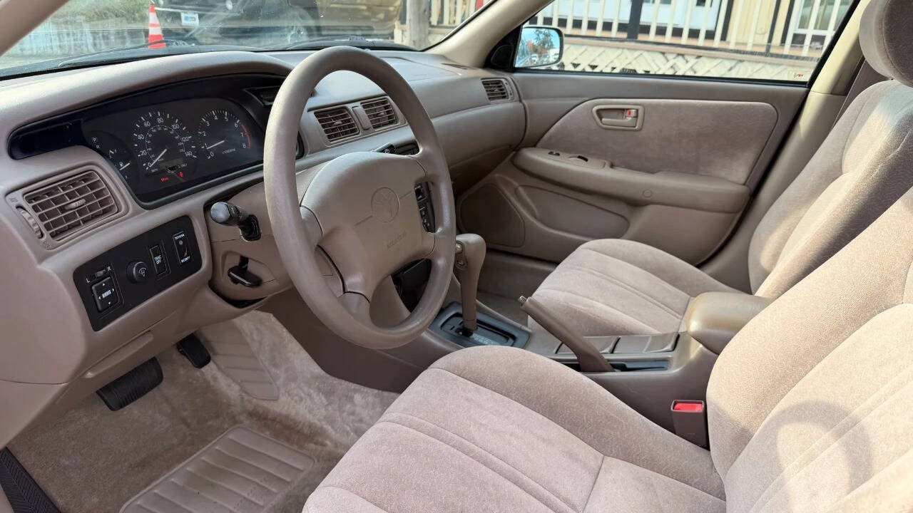 Used 1999 Toyota Camry LE w/ Value Pkg FWD image 12