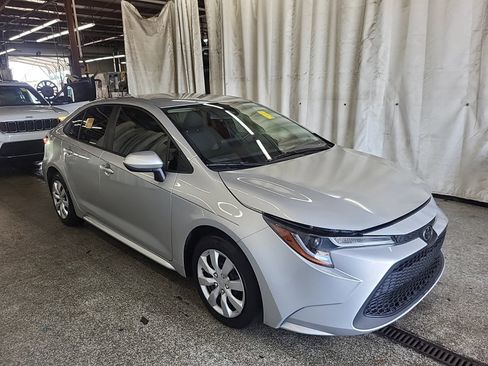Used 2022 Toyota Corolla LE FWD image 6