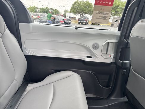 New 2026 Toyota Sienna XLE FWD image 38