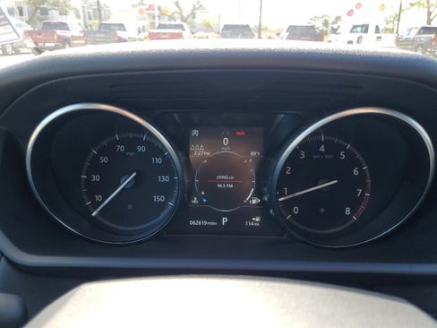 Used 2020 Land Rover Discovery SE image 18