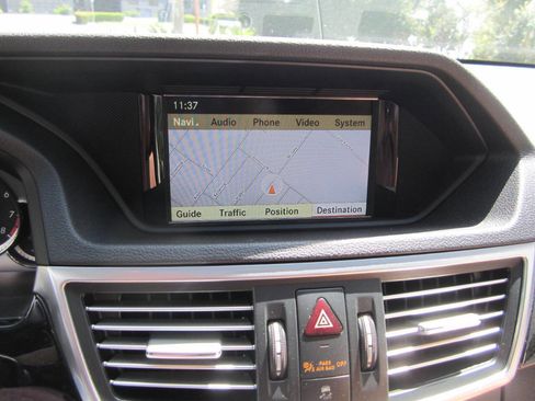 Used 2010 Mercedes-Benz E 550 Sedan image 29