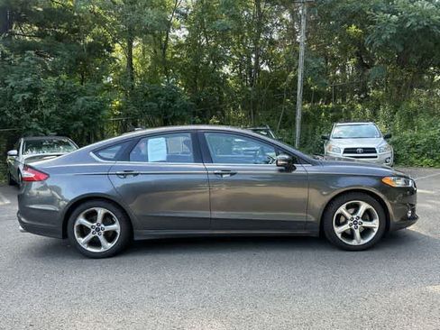 Used 2015 Ford Fusion SE w/ Equipment Group 201A FWD image 3