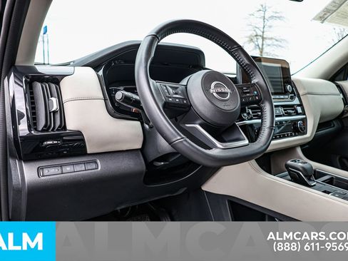 Used 2024 Nissan Pathfinder SV image 23