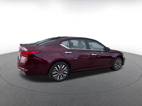Used 2025 Nissan Altima 2.5 SV FWD image 15