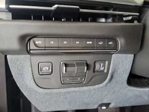 Used 2026 Cadillac Escalade Platinum Sport w/ LPO, ONYX Package image 8