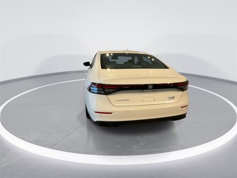 Used 2023 Honda Accord Touring image 5