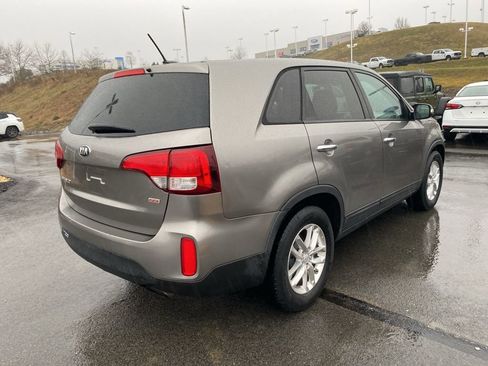 Used 2015 Kia Sorento LX image 3