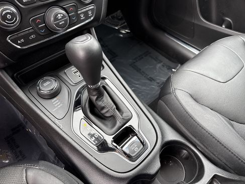 Used 2019 Jeep Cherokee Limited AWD/4WD image 26