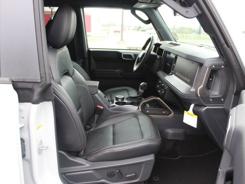 New 2026 Ford Bronco Badlands AWD/4WD image 13