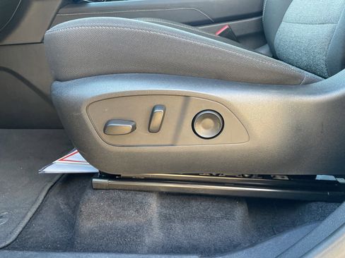 Used 2025 GMC Acadia Elevation image 10