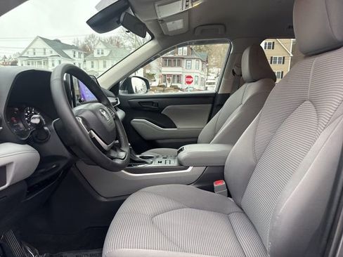 Certified 2023 Toyota Highlander LE image 22