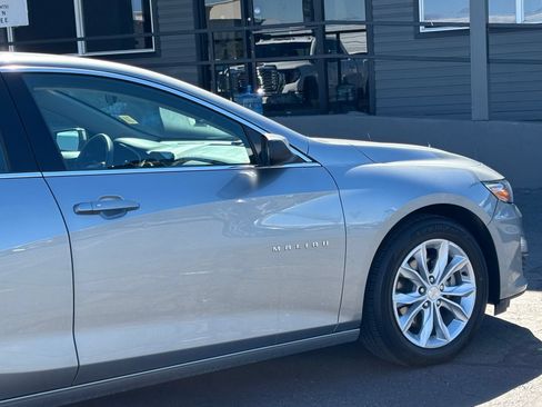 Used 2025 Chevrolet Malibu LT FWD image 4