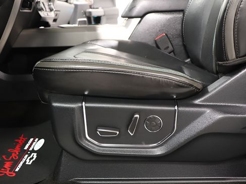 Used 2017 Ford F250 Platinum w/ Platinum Ultimate Package AWD/4WD image 22