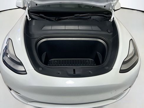Used 2023 Tesla Model Y Long Range AWD/4WD image 30