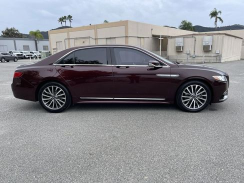 Used 2017 Lincoln Continental Select image 4