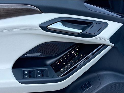 Certified 2025 Audi A6 e-tron Premium Plus w/ Premium Plus image 18