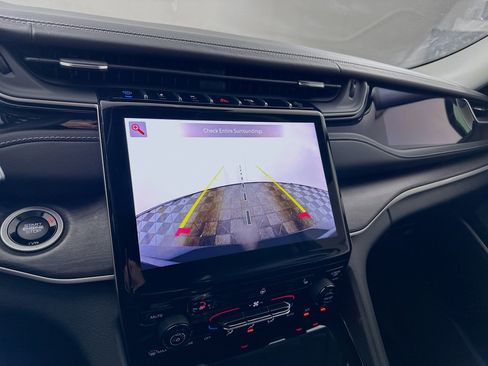 Used 2022 Jeep Grand Cherokee Limited 4xe image 22