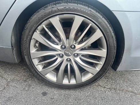 Used 2015 Hyundai Genesis 5.0 image 12