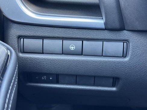 Used 2022 Nissan Rogue SV image 32