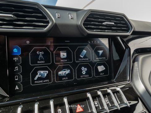 Used 2021 Lamborghini Urus AWD/4WD image 65