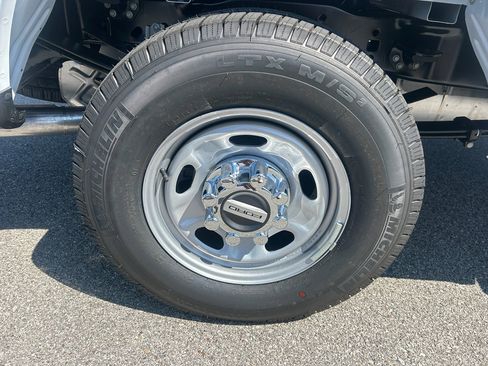 New 2025 Ford F350 XL w/ XL Chrome Package image 23