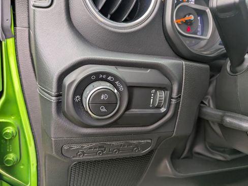 Used 2025 Jeep Gladiator Sport image 10