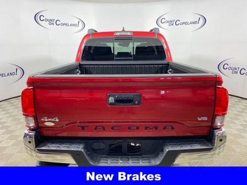Used 2022 Toyota Tacoma SR5 AWD/4WD image 4