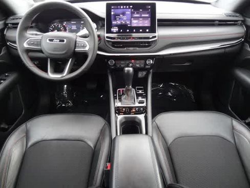 Used 2025 Jeep Compass Trailhawk AWD/4WD image 11