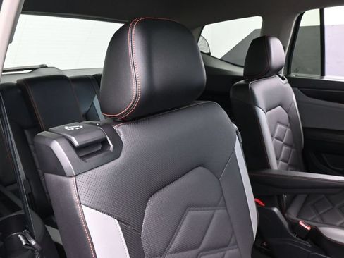 Used 2024 Volkswagen Atlas Peak Edition SE AWD/4WD image 41
