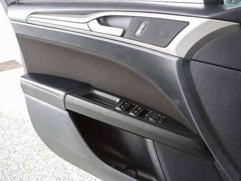 Used 2019 Ford Fusion SE image 21