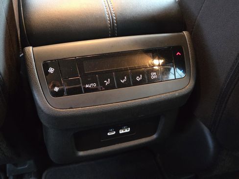 Used 2024 Nissan Pathfinder SV image 13