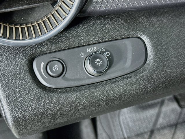 Used 2025 Chevrolet Trax ACTIV FWD image 10