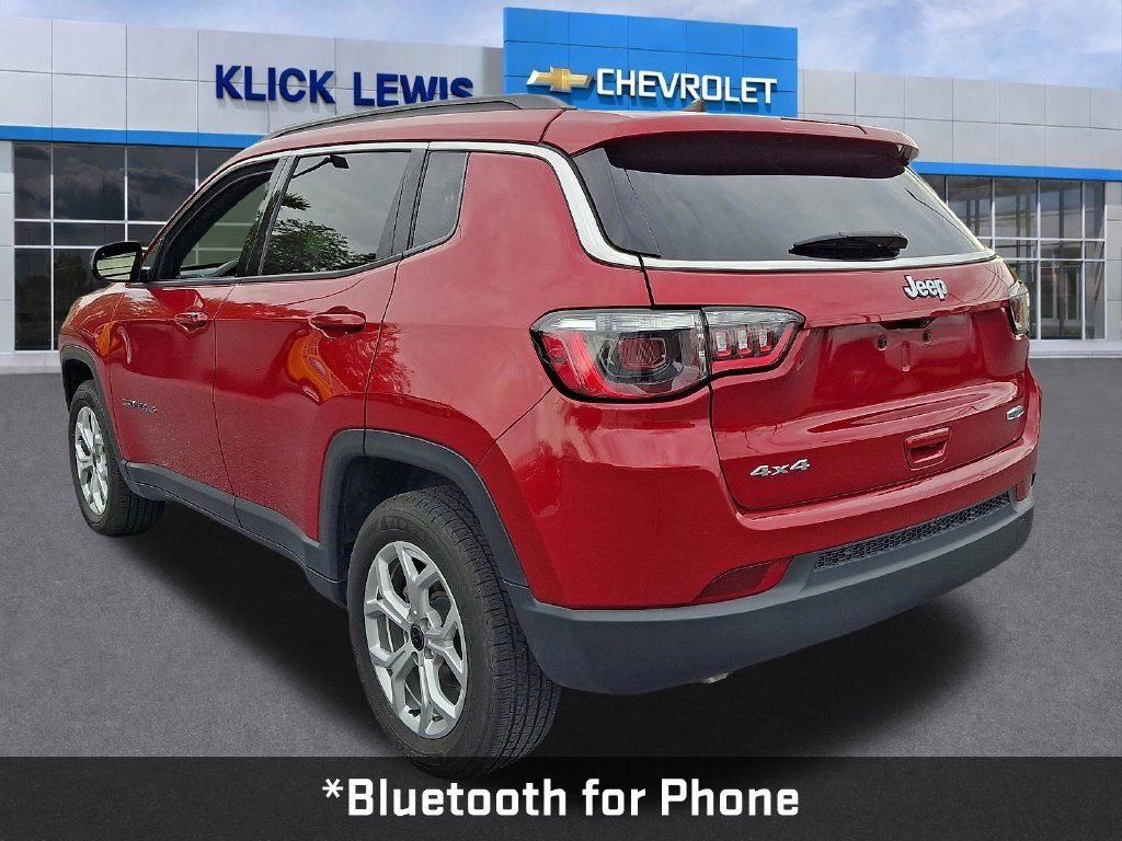 Used 2025 Jeep Compass Latitude w/ Sun & Sound Group AWD/4WD image 5
