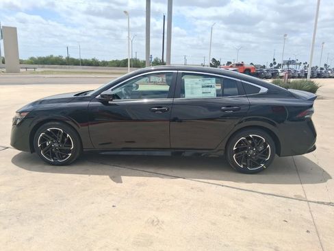 New 2026 Nissan Sentra SR w/ Floor Mat Package FWD image 4