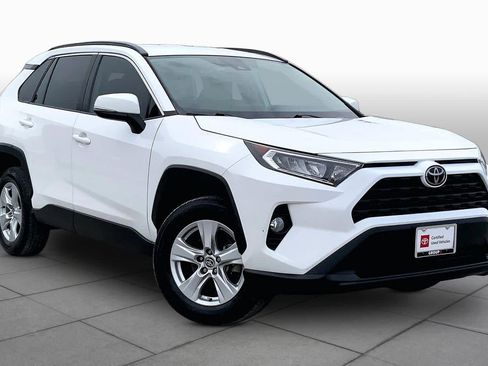 Used 2021 Toyota RAV4 XLE FWD image 3