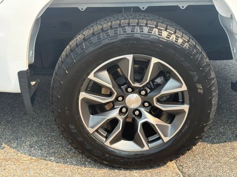 Certified 2023 Chevrolet Silverado 1500 LT AWD/4WD image 13