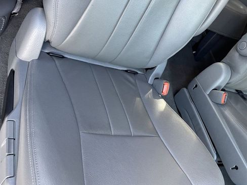 Used 2006 Dodge Grand Caravan SXT w/ Leather Interior Group FWD image 13