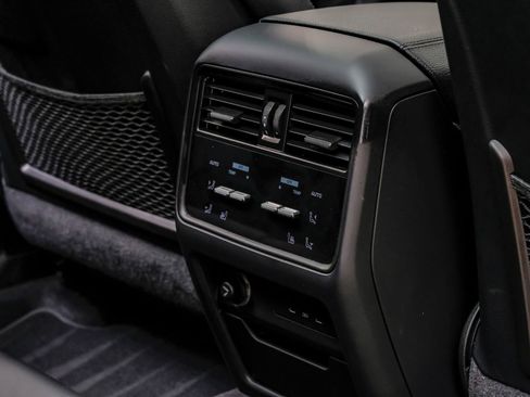 Used 2024 Porsche Cayenne Coupe AWD/4WD image 40