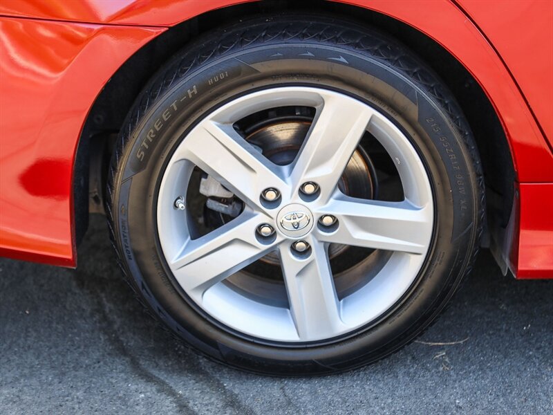 Used 2014 Toyota Camry SE FWD image 10