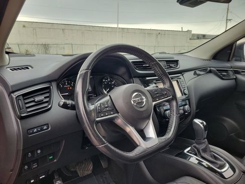 Used 2017 Nissan Rogue Sport SL w/ SL Premium Package AWD/4WD image 19