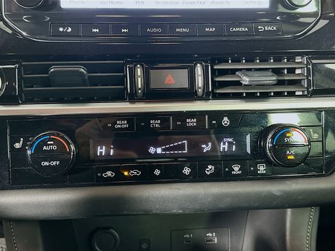 Used 2024 Nissan Pathfinder SL image 24