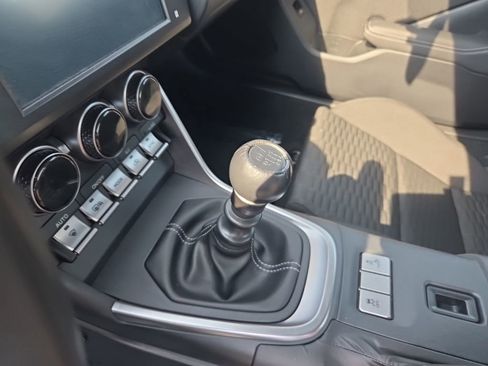 Used 2022 Toyota GR86 RWD image 4