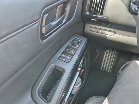 Used 2024 Nissan Pathfinder SV image 10