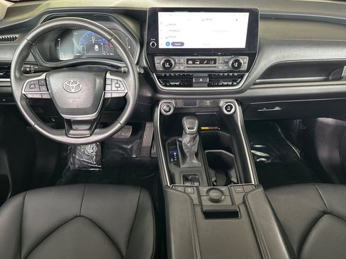 Used 2025 Toyota Grand Highlander FWD image 16