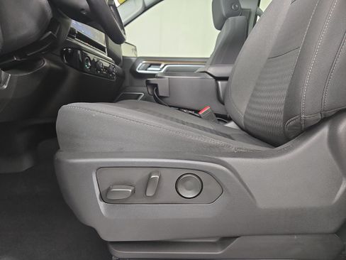 Used 2022 Chevrolet Silverado 1500 LT AWD/4WD image 29
